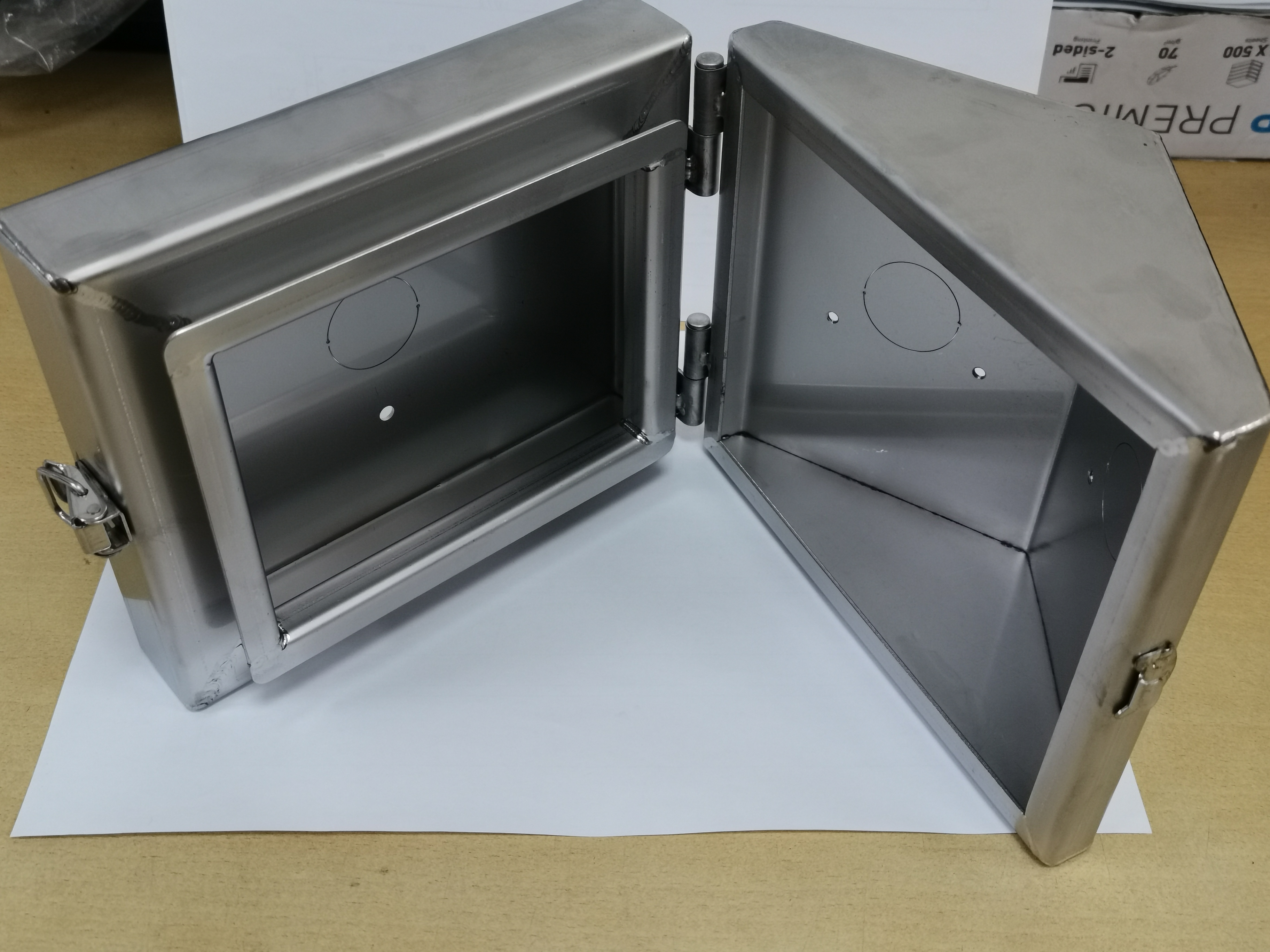 監視器兩座防水電箱3.jpg